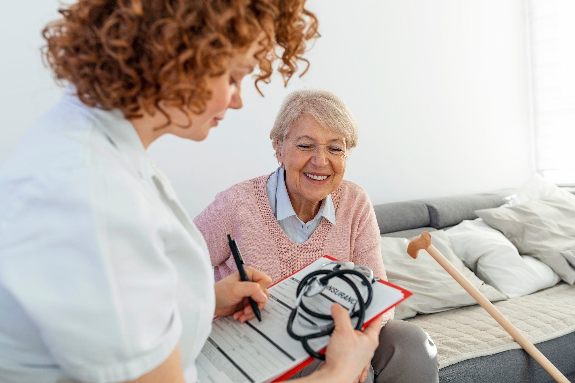 senior-woman-is-visited-by-her-doctor-caregiver-female-doctor-nurse-talking-with-senior-patient-medicine-age-health-care-home-care-concept-senior-woman-with-her-caregiver-home